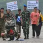 Kopral Bagyo koprol keliling Monas. (Liputan6.com/ Gempur M. Surya)