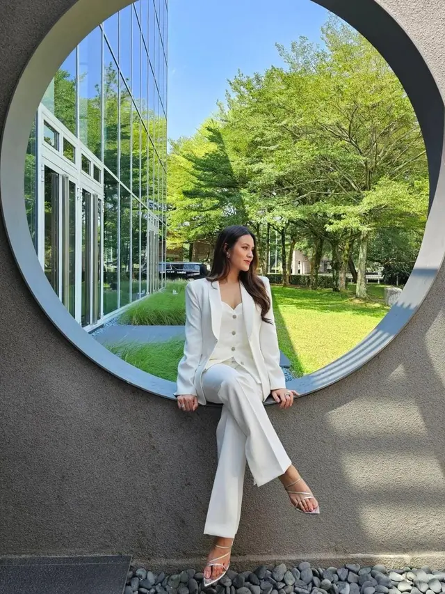 Ide Outfit Ngantor Ala Raisa