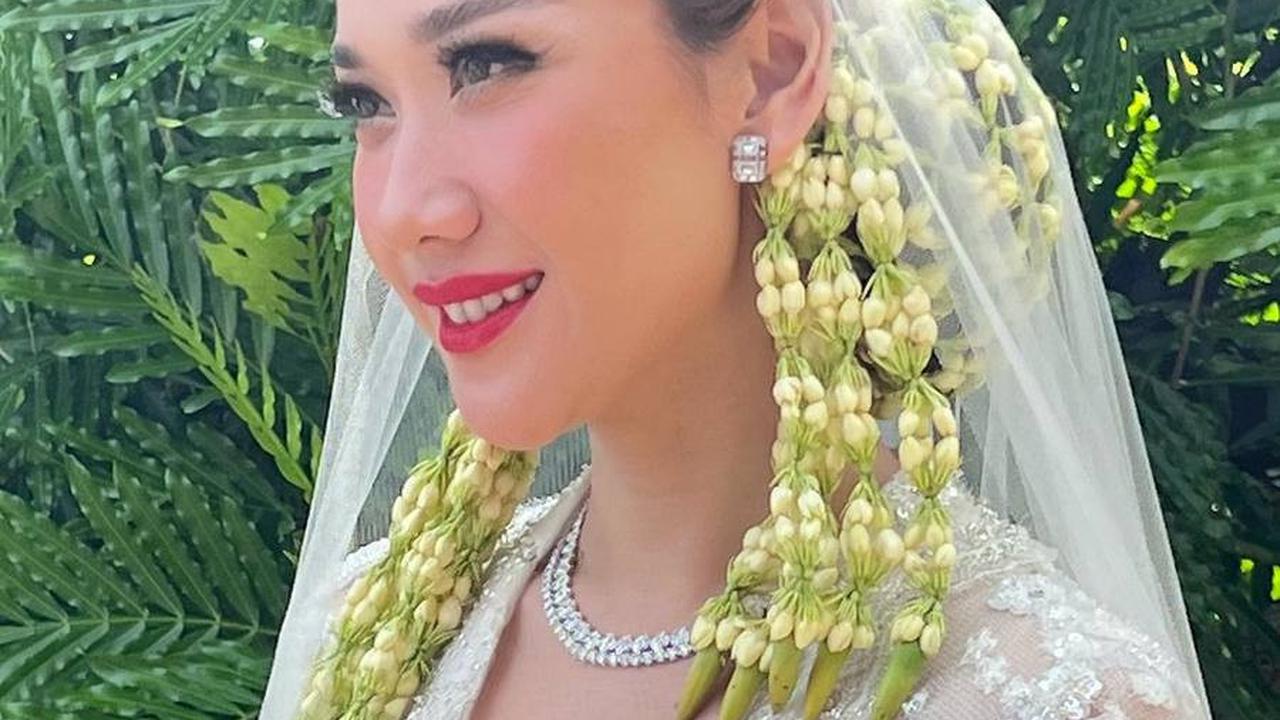 Bibirnya Tetap Terlihat Menyala