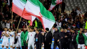 Para pemain dan tim teknis Iran merayakan kemenangan setelah pertandingan kualifikasi Piala Dunia FIFA 2026 zona Asia Grup A antara Iran dan Uzbekistan, pada 25 Maret 2025 di Teheran. (AFP)