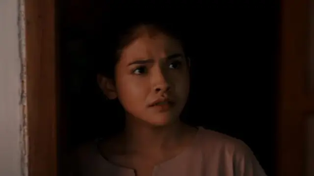 Sara Fajira sebagai Tika dalam Hitam. (Foto: Dok. Klik Film)
