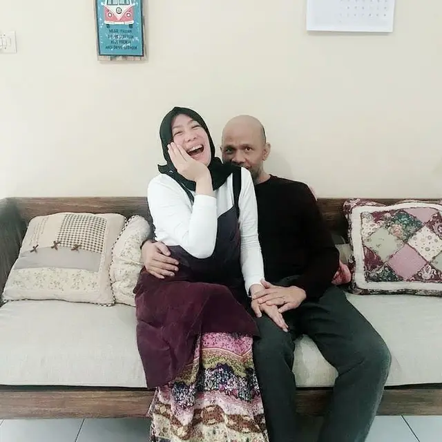 6 Potret Harry Pantja dan Istri, Setia Mendampingi Selama Perawatan Stroke