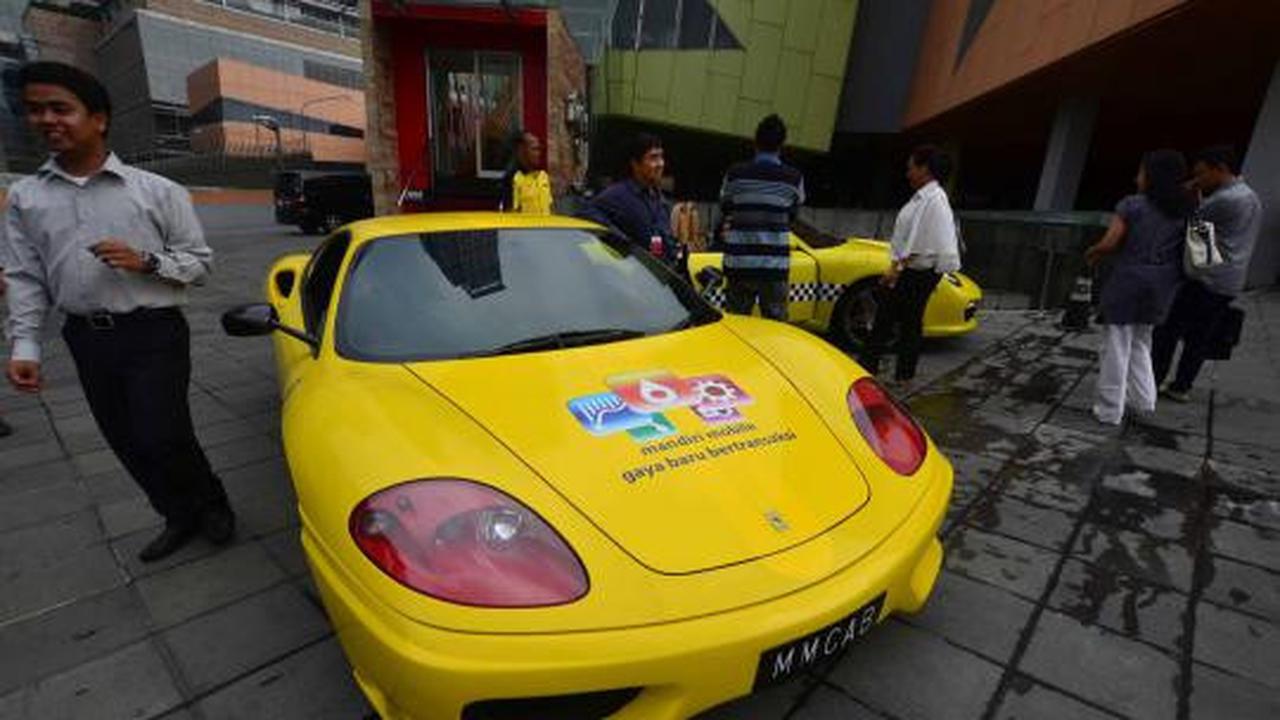 Taksi Ferrari untuk promosi Bank Mandiri