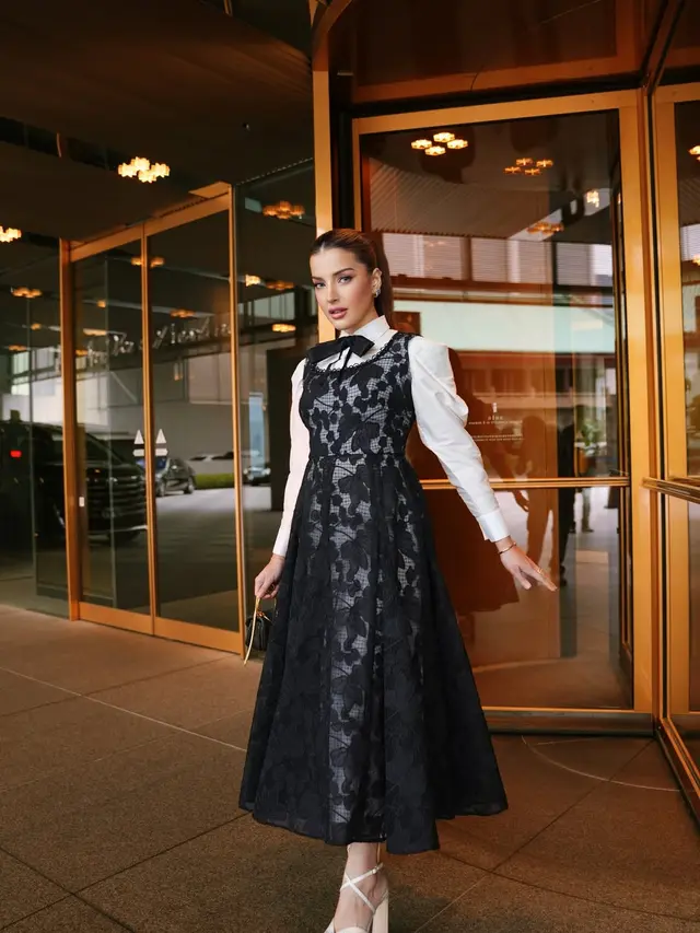 Gaya Monokrom Tasya Farasya Dibalut Dress Brand Lokal saat Interview Sekuel The Devil Wears Prada, Sukses Dipuji Cantik oleh Meryl Streep