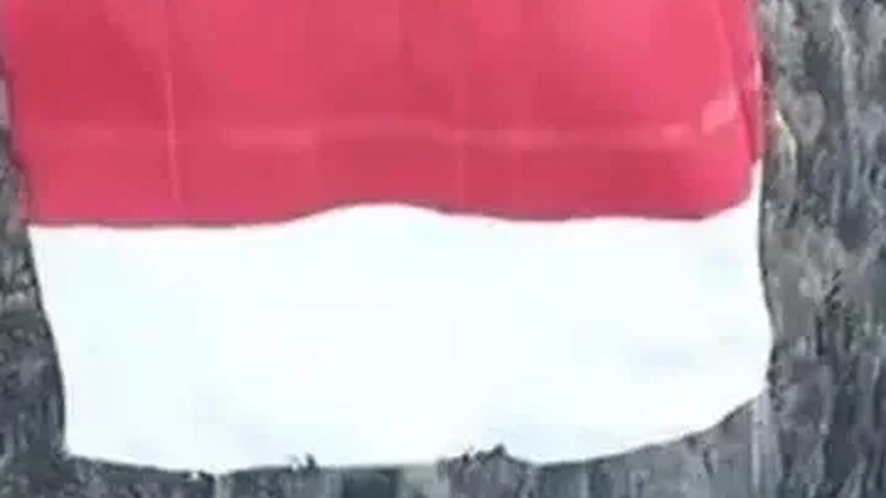 Kesal Benderanya Tak Laku, Pedagang Jalanan Ngamuk Rusak dan Lempari Rumah Penjual Online di Garut