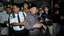 Ketua Badan Anggota Kehormatan DPD, AM Fatwa saat mendatangi KPK, Jakarta, Sabtu, Kedatangan AM Fatwa untuk menkonfirmasi dugaan tertangkapnya Ketua DPD Irman Gusman dalam OTT penyidik KPK pada Sabtu dinihari. (Liputan6.com/Johan Tallo)