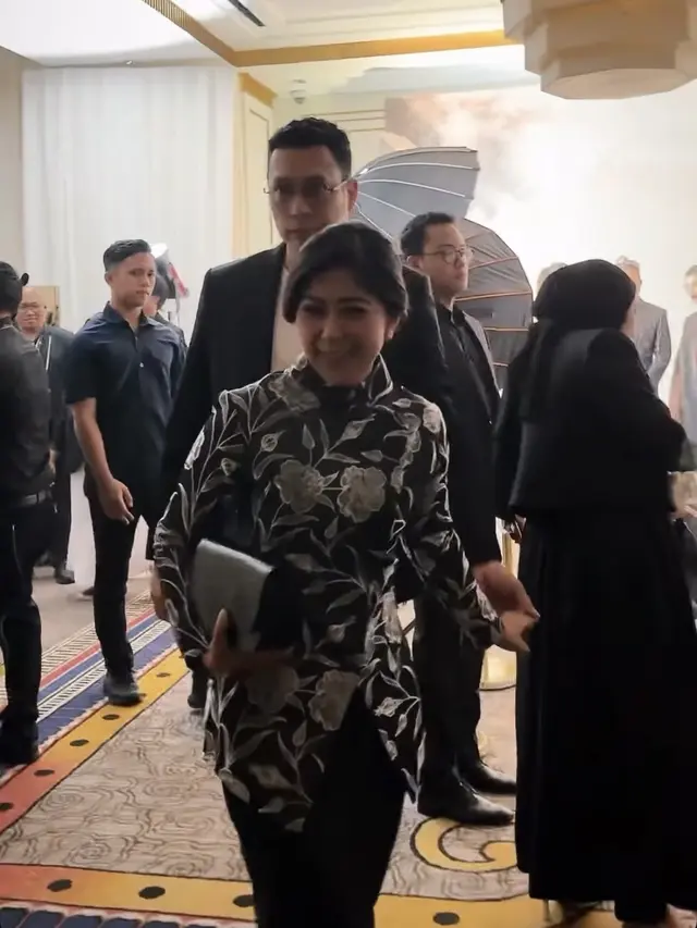 Gaya Pejabat dan Istri Pejabat Hadir Resepsi Luna Maya di Jakarta.