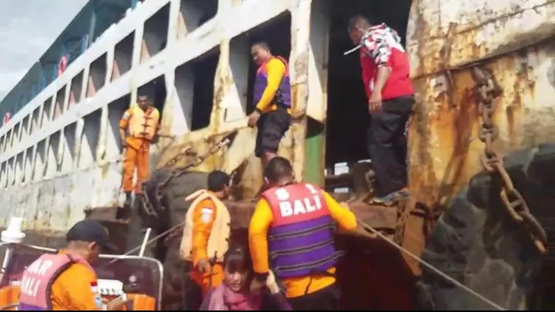 Kapal kandas di Pelabuhan Gilimanuk