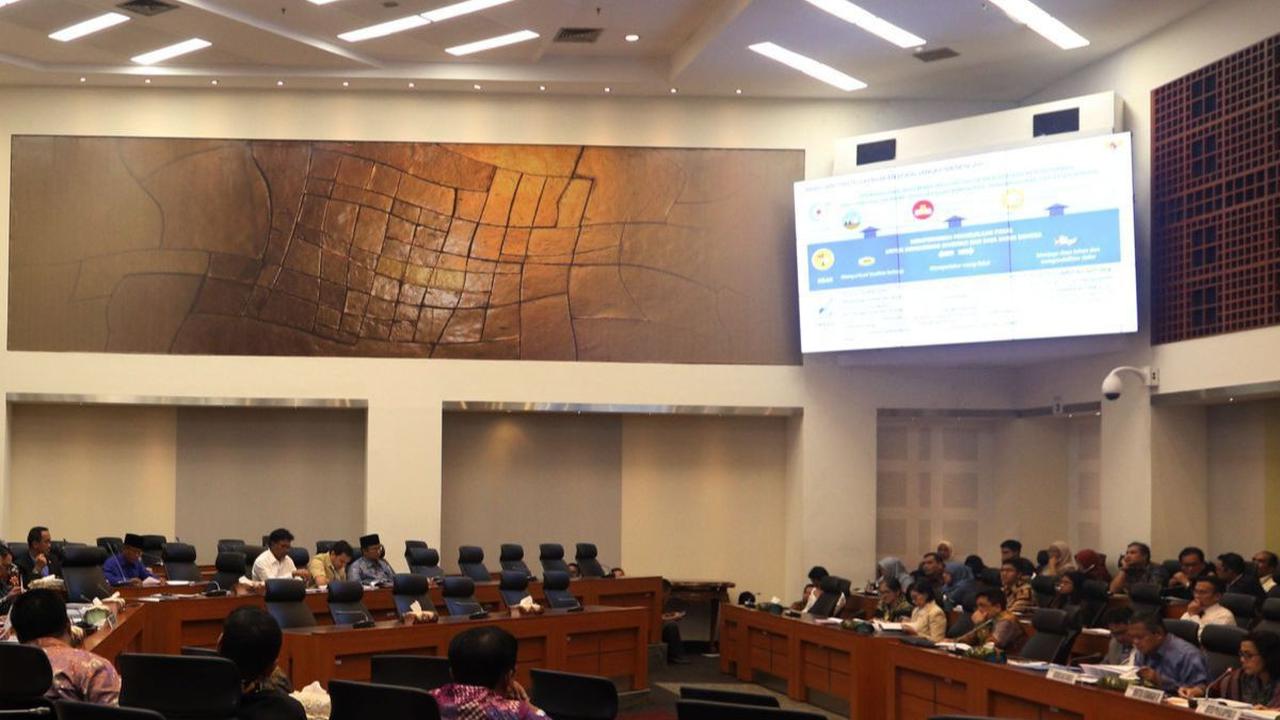 Badan Anggaran (Banggar) DPR-RI meminta pemerintah mulai mengimplementasikan cukai minuman berpemanis dalam kemasaan mulai tahun 2024.