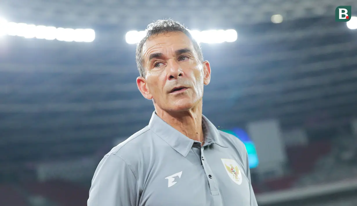<p>Pelatih Timnas Indonesia U-23, Gerald Vanenburg, saat laga melawan Timnas Thailand U-23 pada semifinal Piala AFF U-23 2025 di Stadion Utama Gelora Bung Karno, Jakarta, Jumat (25/7/2025). (Bola.com/Abdul Aziz)</p>