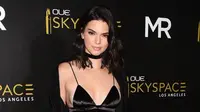 Terungkap, Alasan Kendall Jenner Kerap Pamer Payudara
