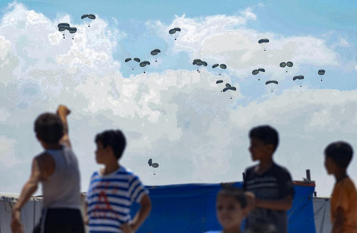 FOTO: Darurat Kemanusian di Gaza, Prancis Kirim Bantuan via Udara
