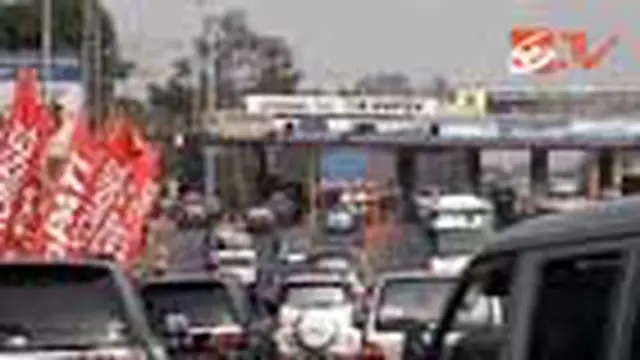 Gerbang Tol Cikampek Ramai Lancar