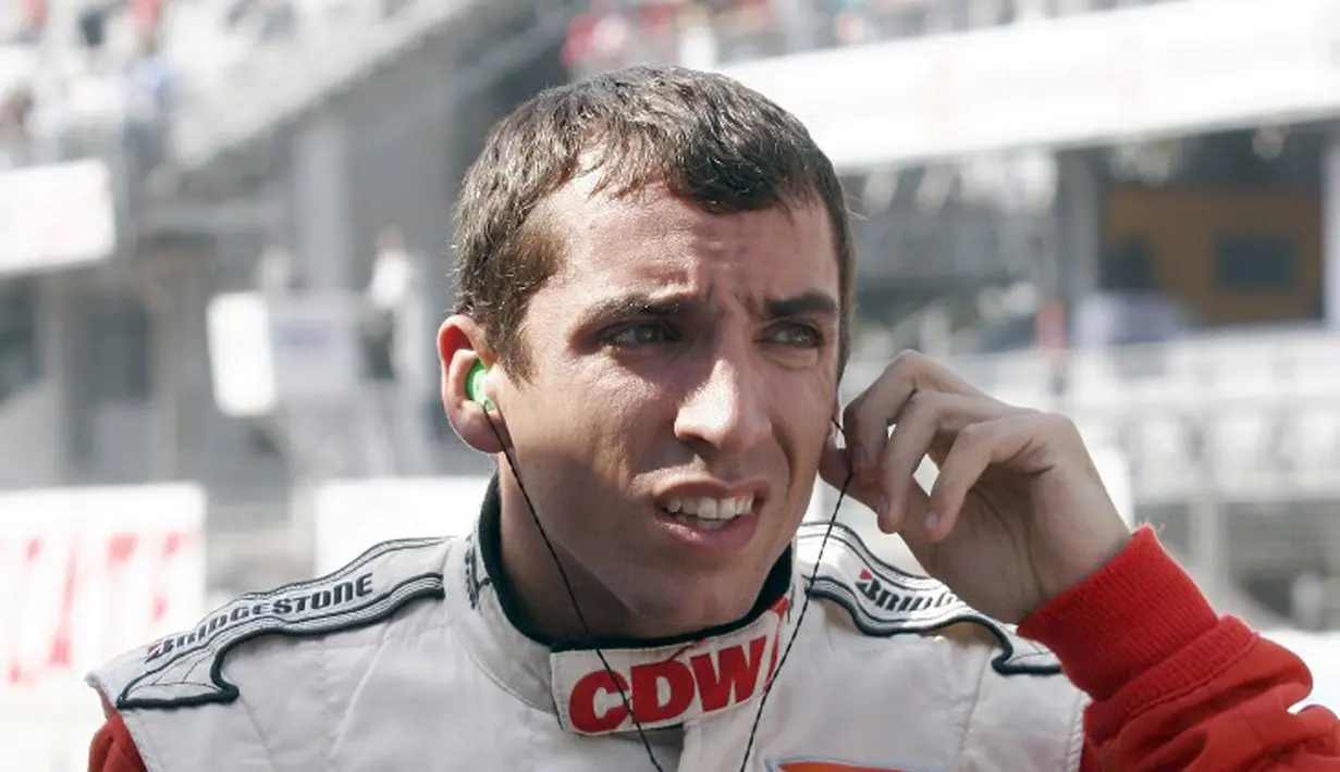 Pembalap IndyCar asal Inggris Justin Wilson meninggal dunia pada Senin (24/8/2015) waktu setempat. Mantan pembalap F1 itu sempat koma setelah menderita cedera kepala serius saat kompetisi IndyCar di Pennsylvania. Foto diambil 9 November 2007. (AFP Photo)