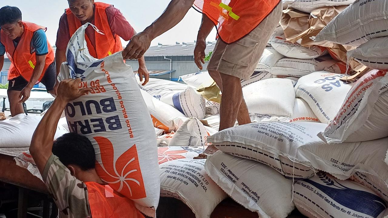 Menimpali pernyataan tersebut, Wakil Menteri BUMN Kartika Wirjoatmodjo percaya Bulog ke depan akan lebih bisa menstabilkan harga beras.