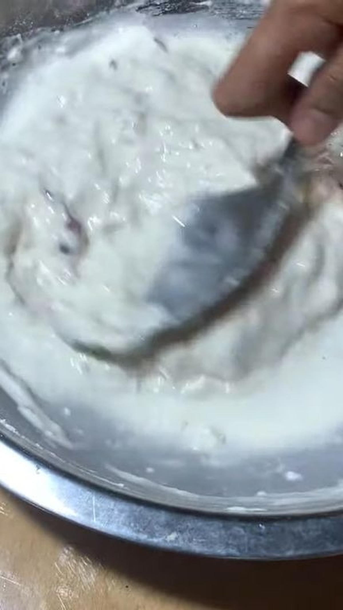 Aduk Tepung dan Bumbu