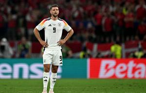 Niclas Fullkrug mulai bermain untuk Borussia Dortmund pada 2023. Namun, Fullkrug tak masuk dalam skema pelatih Dortmund Nuri Sahin pada musim ini. Pemain asal Jerman itu akhirnya dijual ke klub Premier League West Ham. West Ham mengeluarkan 27 juta euro untuk mendapatkan striker 31 tahun tersebut. (OZAN KOSE / AFP)