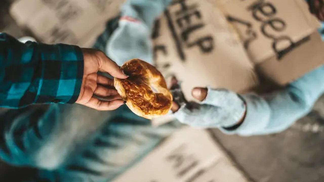 Melancarkan Rezeki, Ini 4 Jenis Sedekah yang Bisa Dilakukan Tanpa Harta