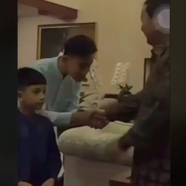 Momen Jan Ethes Peluk Adiknya di Acara Open House Prabowo Subianto Bikin Gemas Warganet.