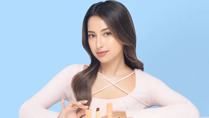 Rahasia Bibir Plump Cerah Jennifer Coppen