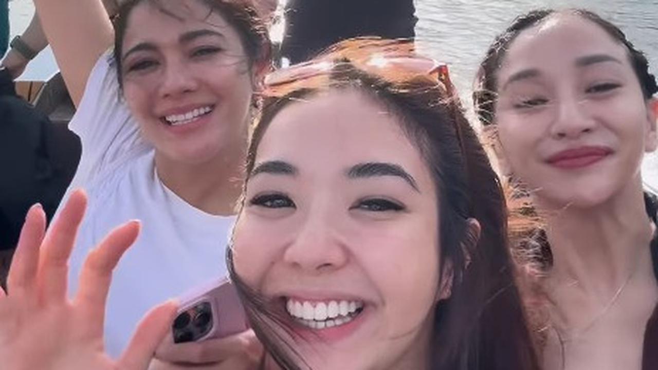 Potret Seru Gisel dan Naysilla Mirdad Liburan ke Raja Ampat Bareng Sahabat, Dari Hiking hingga Snorkeling