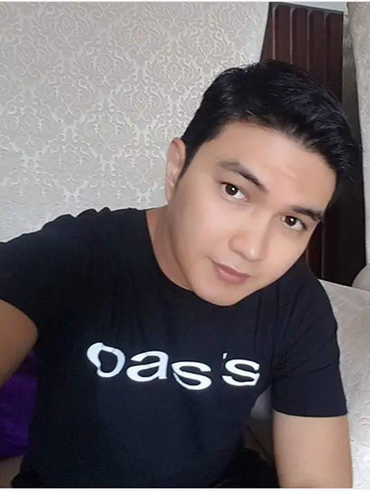 "Komunikasi soal perasaan kita kan renggang banget, makanya Aldi bikin lagu. Mudah-mudahan Georgia mau denger lagu ini dan dia tau aku rindu. Karena bingung ungkapinnya gimana. Itu ungkapan perasaan ya," kata Aldi Taher. (Instagram/alditaher.official)