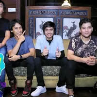 Sheila On 7 mengisi beberapa acara di bulan Ramadan. Meski demikian, mereka tetap memiliki waktu spesial bersama keluarganya. 