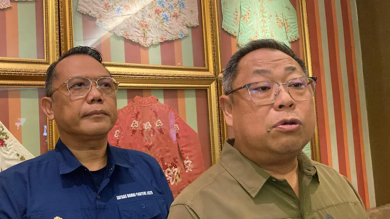 Kepala Operasi Damai Cartenz Brigjen Faizal Ramadhani (depan).