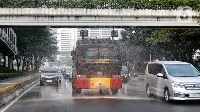 Penyemprotan Jalan Sudirman - Thamrin