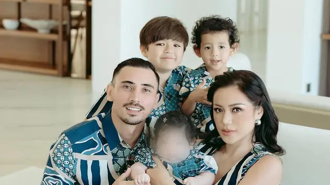 6 Potret Foto Keluarga Jessica Iskandar dan Vincent Verhaag, Pemotretan Kedua Baby Hagia