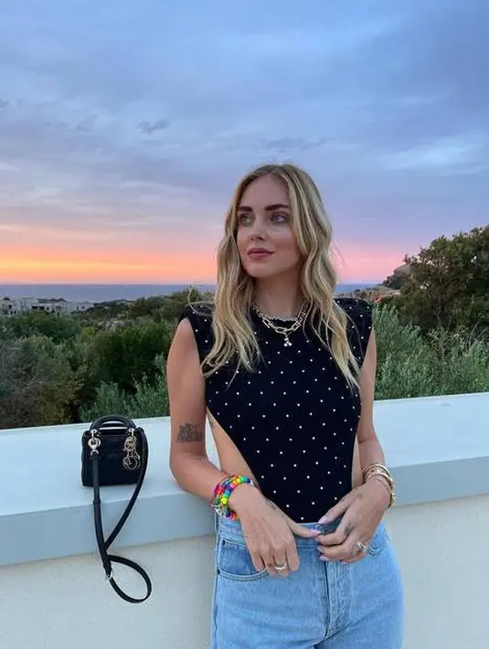 Rambut Highlight Blonde Chiara Ferragni (Instagram @chiaraferragni)