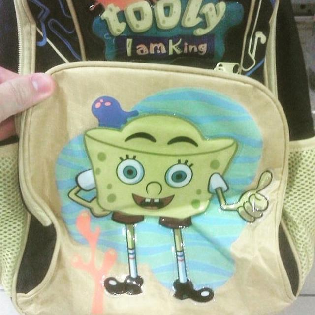 10 Potret Nyeleneh Tas Anak dengan Karakter Nyeleneh Ini Bikin Nyengir