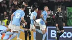 Setelah tak pernah menang selama 4 tahun lamanya atas Juventus, Lazio akhirnya memutus tren buruk dengan memetik kemenangan 2-1 atas Si Nyonya Tua dalam laga pekan ke-29 Liga Italia 2022/2023 di Olimpico Stadium, Roma, Minggu (9/4/2023) dini hari WIB. Terakhir kali Lazio memetik kemenangan atas Juventus terjadi pada 2019 silam pada ajang Piala Super Italia dengan skor 3-1. Uniknya, saat itu Juventus dibesut oleh Maurizio Sarri yang saat ini justru berada di pihak Lazio. Dengan hasil ini Tim Elang Ibu Kota mantap berada di posisi kedua dengan raihan 58 poin, unggul 5 angka atas AS Roma di peringkat ketiga. (AP Photo/Alessandra Tarantino)