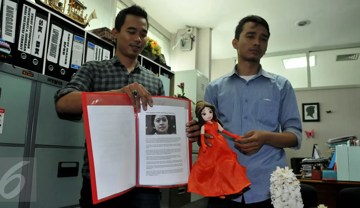 Aliansi Mahasiswa Peduli Parlemen mendatangi Mahkamah Kehormatan Dewan (MKD) DPR, Jakarta, Senin (21/9/2015). Mereka meminta MKD mengusut Puan Maharani dan Tjahjo Kumolo yang rangkap  jabatan sebagai anggota DPR dan Menteri. (Liputan6.com/Johan Tallo)