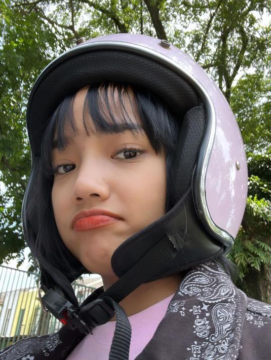 Fujianti Utami Putri alias Fuji baru-baru ini memotong bagian poni menjadi lebih pendek. (FOTO: instagram.com/fuji_an/)