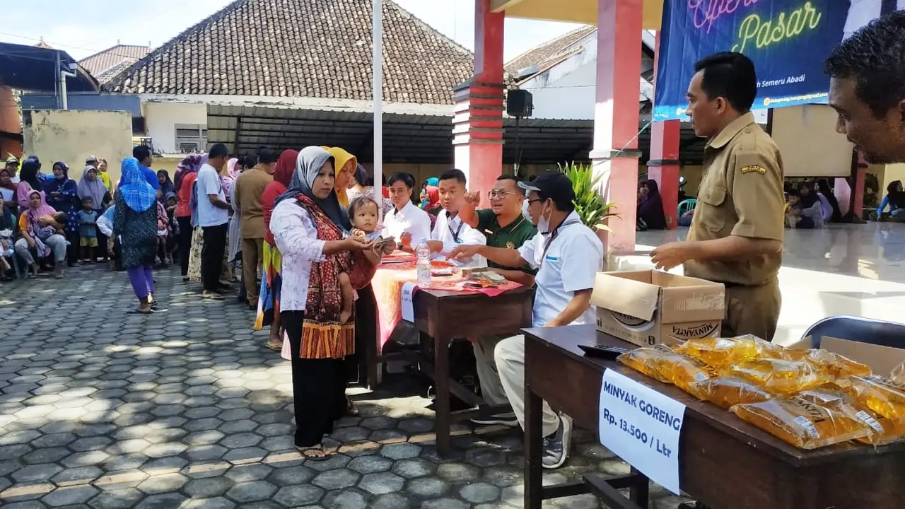 Pelaksanaan operasi pasar di Lumajang Jelang puasa dan Lebaran (Istimewa)