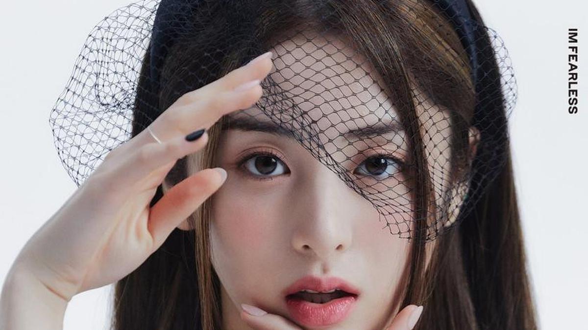 Tanggapan Huh Yunjin Le SSerafim Disebut Mirip Dewi Persik, Lihat