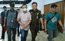VIDEO: Wajah Lelah Bos Sriwijaya Turun Pesawat Tangan Langsung Diborgol, Terseret Kasus Timah