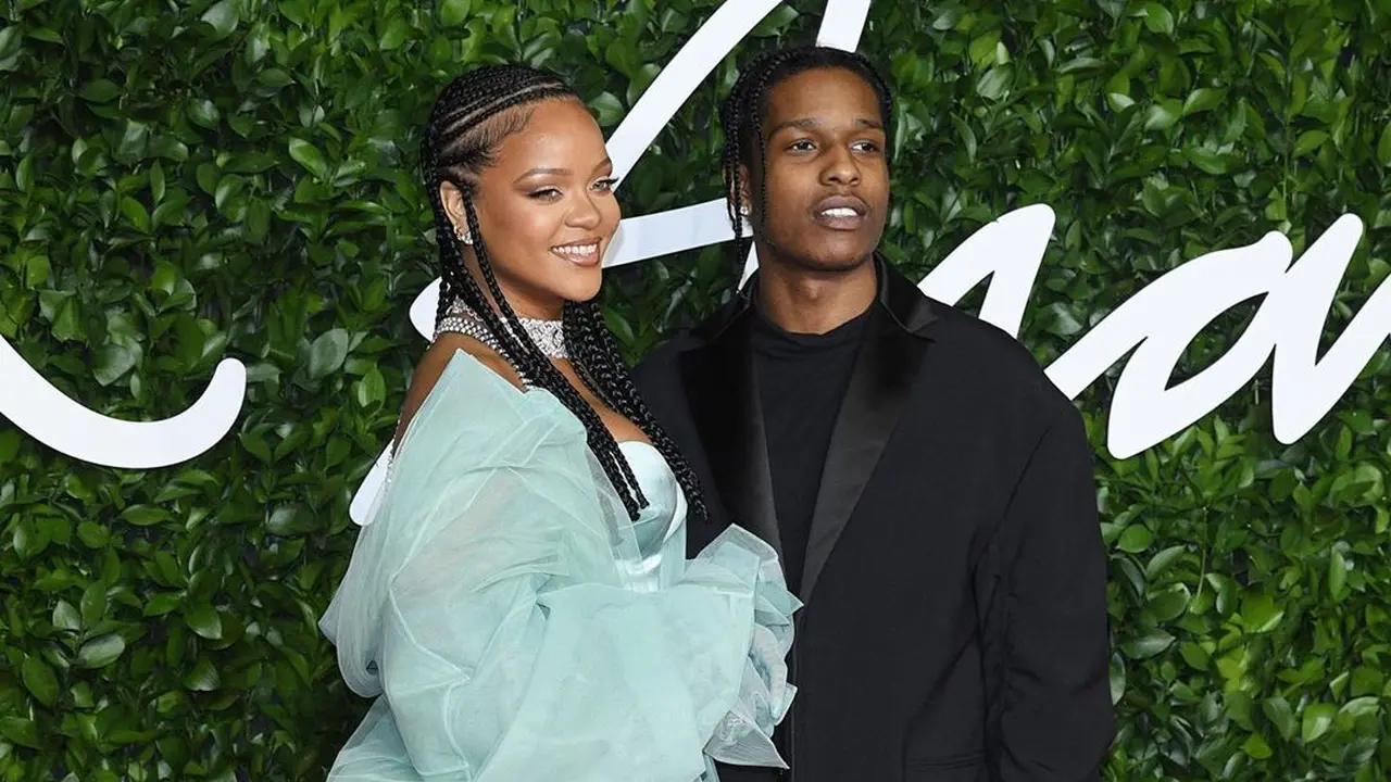 Pertama Kalinya Rihanna Gunakan Gaun Rancangannya Sendiri di British Fashion Awards
