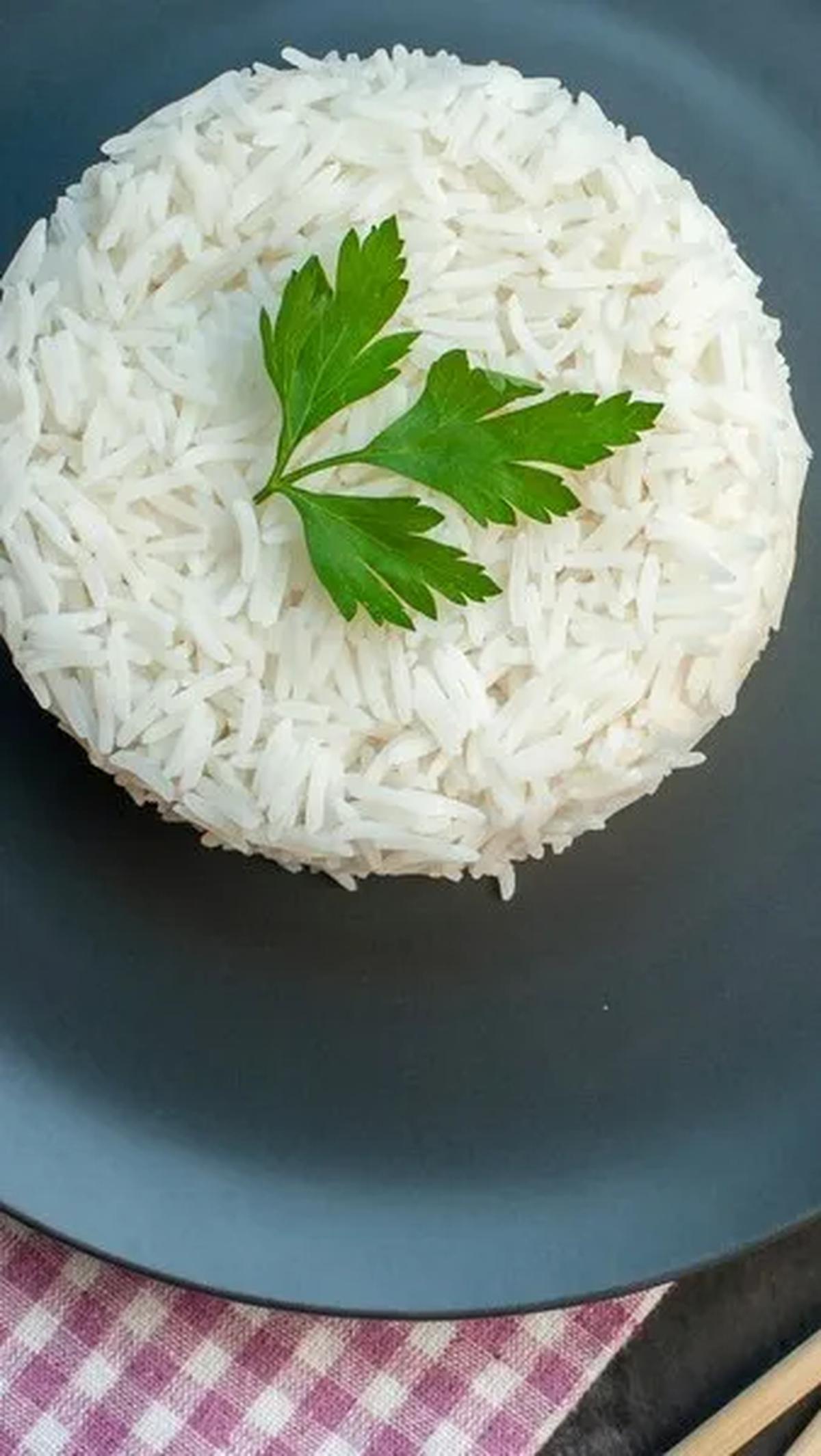 1. Siapkan mangkuk: Letakkan plastik di atas mangkuk.<br><br>2. Masukkan nasi: Angkat mangkuk dan bungkus nasi dengan plastik hingga rapat.<br><br>3. Simpan dalam kantong freezer: Tambahkan tanggal masuknya nasi ke dalam freezer untuk memudahkan pengatura