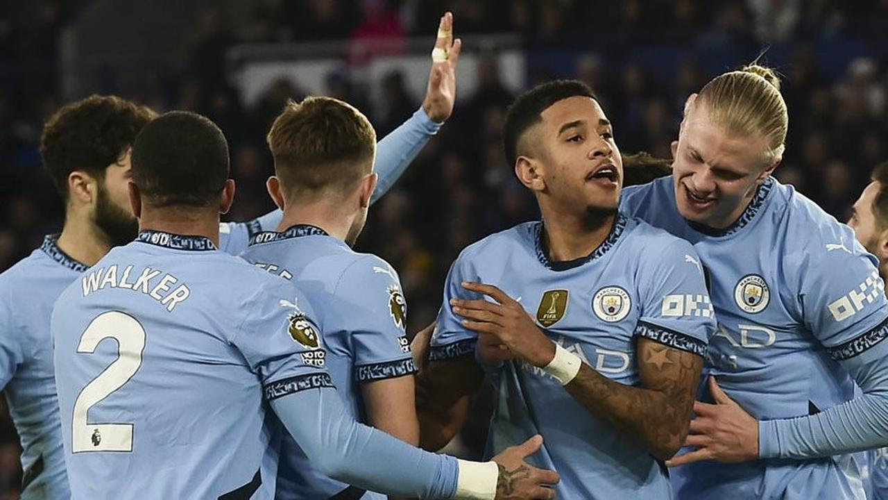 Skuad Manchester City merayakan gol Erling Haaland ke gawang Leicester City, Minggu (29/12/2024). (c) AP Photo/Rui Vieira