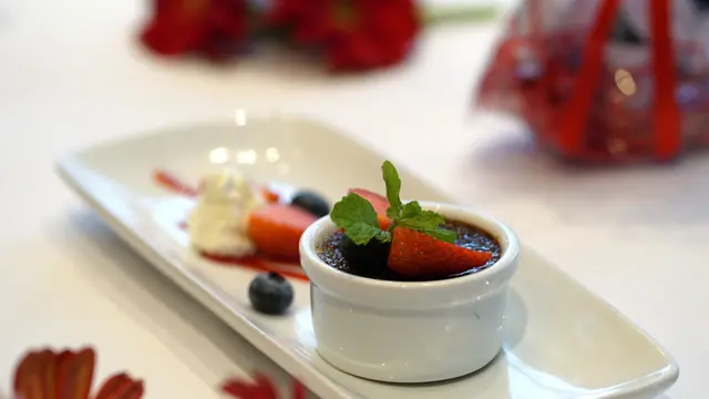 Ruth’s Chris menawarkan paket menu spesial Valentine yang menghadirkan kombinasi surf and turf terbaik (Foto/Sumber: Ruth’s Chris Steak House Jakarta)