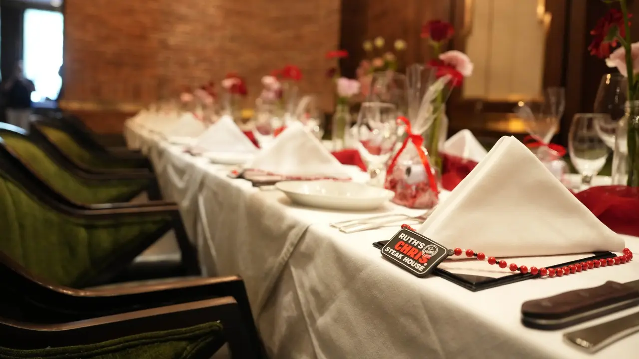 Ruth’s Chris menawarkan paket menu spesial Valentine yang menghadirkan kombinasi surf and turf terbaik (Foto/Sumber: Ruth’s Chris Steak House Jakarta)