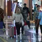 Calon penumpang berjalan di Terminal 3 Bandara-Soekarno Hatta, Tangerang, Banten, Minggu (22/12/2019). Manajemen Bandara Soekarno-Hatta menyiapkan 478 pesawat ekstra untuk mengantisipasi lonjakan penumpang saat mudik libur Natal dan Tahun Baru. (Liputan6.com/Angga Yuniar)