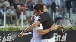 Francesco Totti berpasangan dengan petenis no. 1 dunia Novak Djokovic. (www.asroma.it)