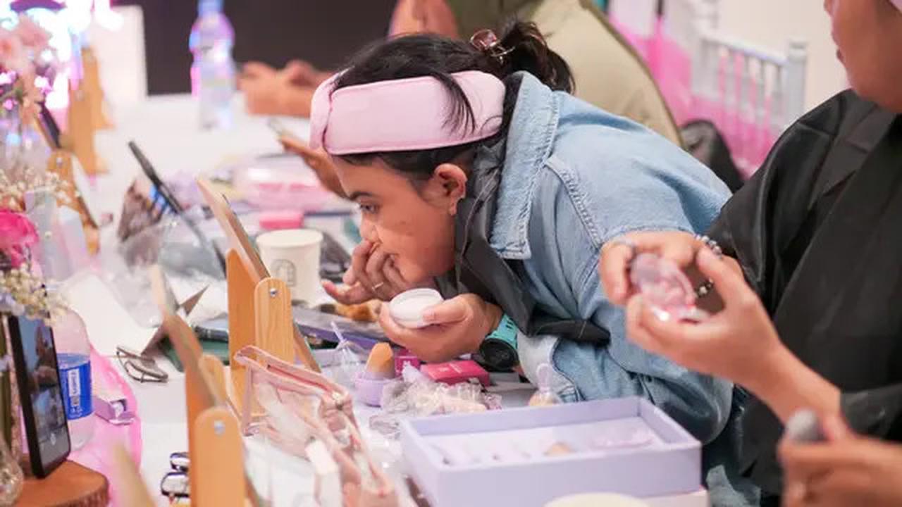 Rahasia Cantik ala Tasya Farasya, Belajar Makeup Bareng di Workshop 'Semua Jadi Syantik'