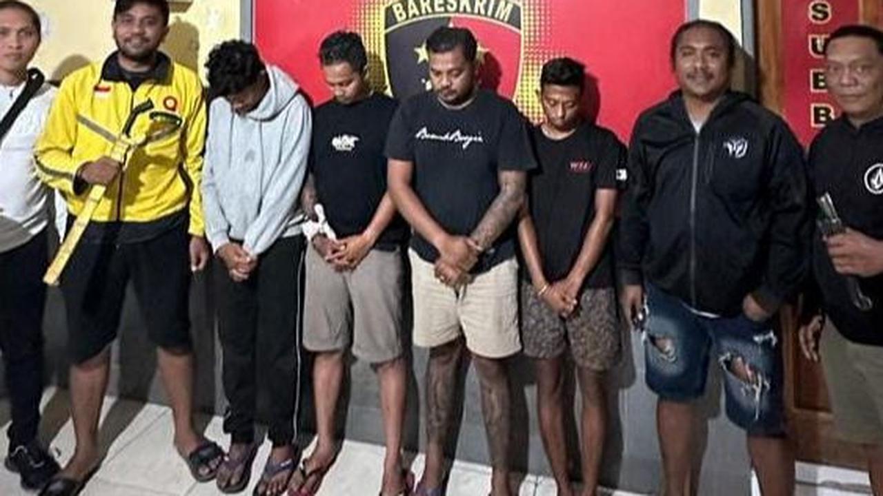 Polisi terlebih dahulu mengamankan Jayo, Andre dan Libe di perumahan RSS Baumata. Dari ketiga pelaku, polisi mengamankan barang bukti berupa sebilah pisau.