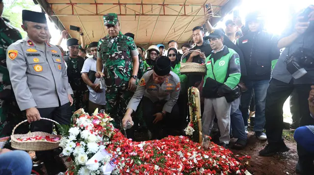 Setahun Berlalu, Makam Affan Kurniawan Tak Sepenuhnya Sepi