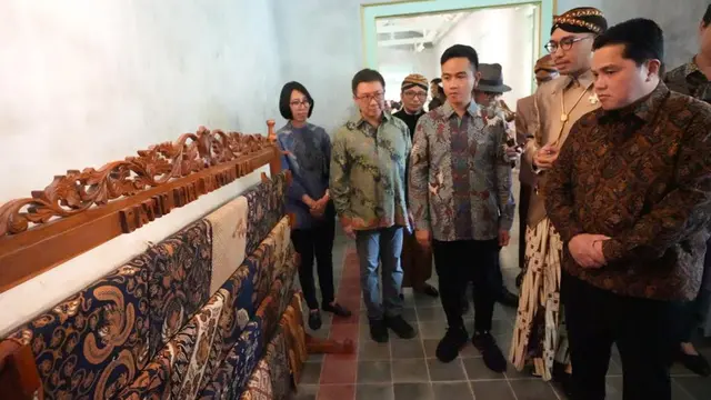 Menteri BUMN Erick Thohir menghadiri acara peresmian Taman Pracima atau Pracima Tuin di dalam komplek Pura Mangkunegaran