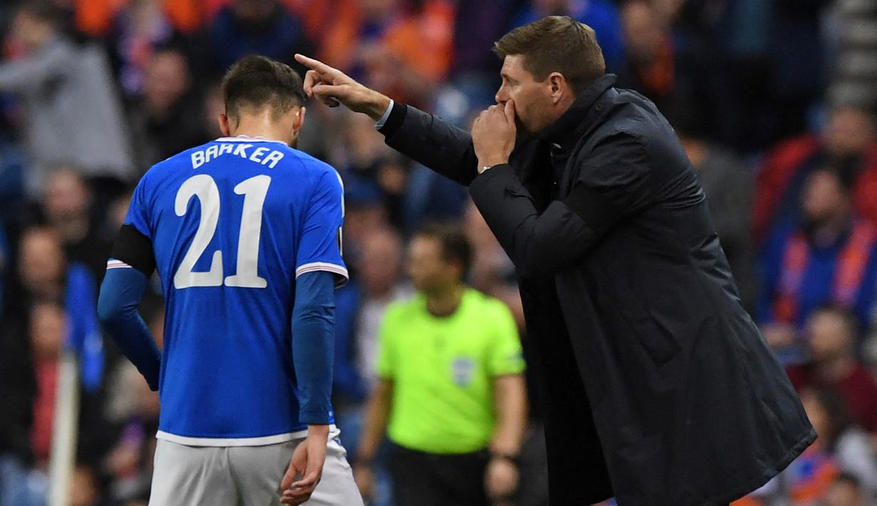 Pada musim ketiganya, perlahan Steven Gerrard mulai menyatu dengan para pemain yang berdampak pada permainan ciamik pasukannya. Hingga pekan ke-32 musim ini, Glasgow Rangers tidak terkalahkan di Liga Utama Skotlandia. (AFP/Andy Buchanan)